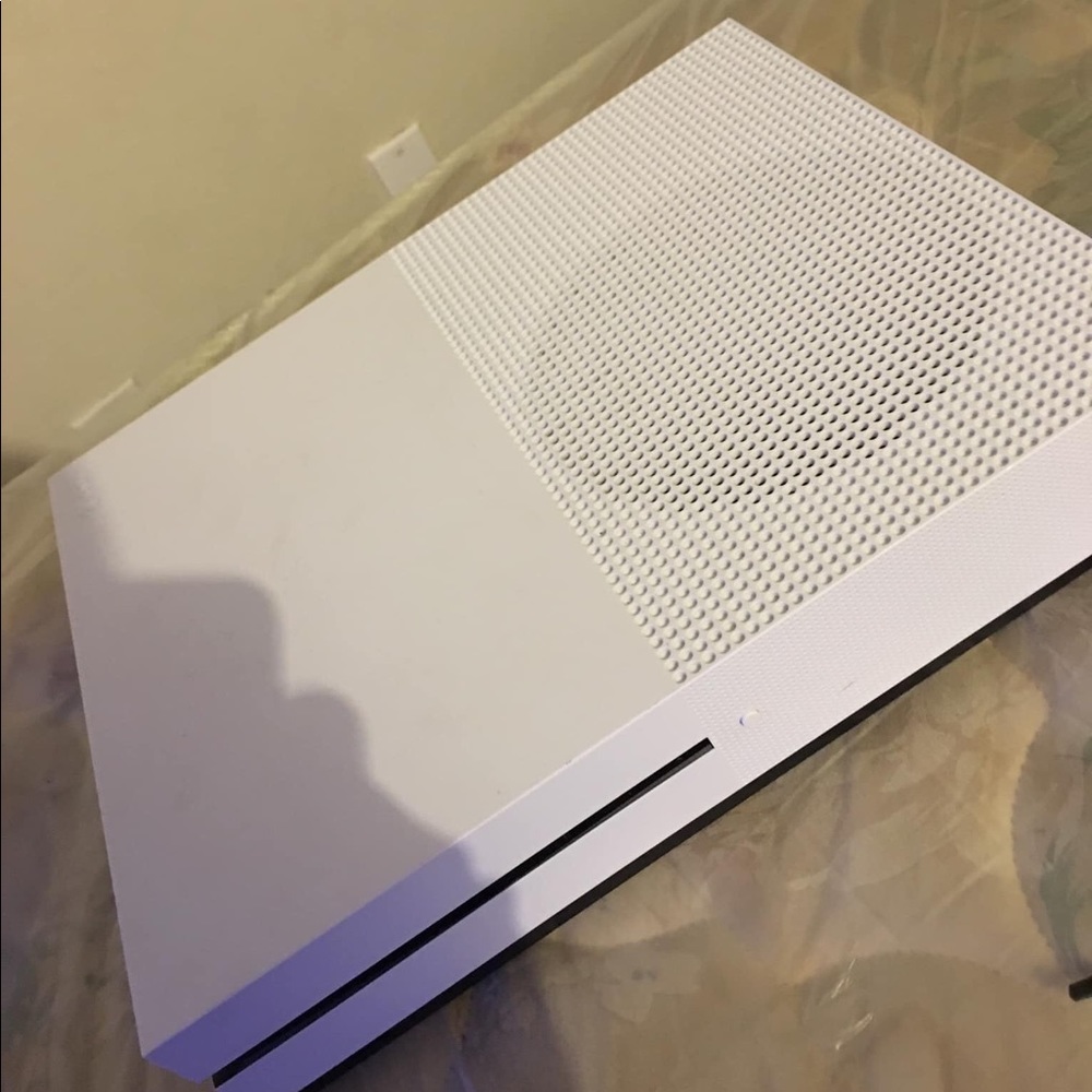 Xbox One S - Picture 4 of 5